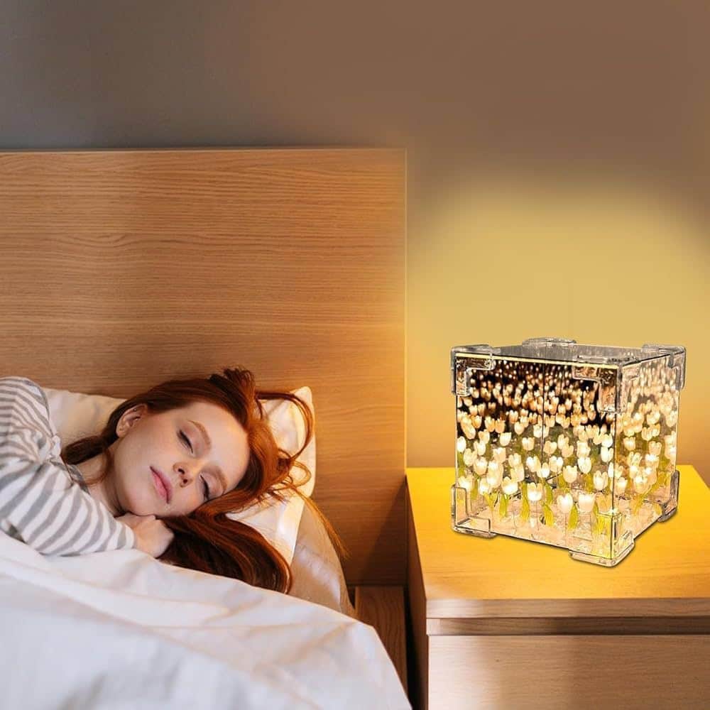Crystal Tulip Glow Box - 𝓜𝓞𝓓𝓔𝓡𝓝 𝓑𝓐𝓨𝓣𝓘